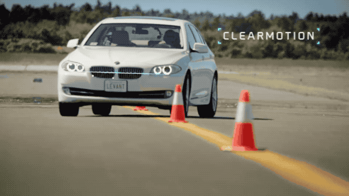 見到障礙自己會(huì)跳擺上香檳越野不倒這個(gè)技術(shù)讓你看手機(jī)也不暈車(圖20)